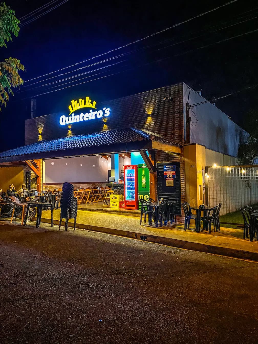 Fachada da unidade física do Quinteiro's